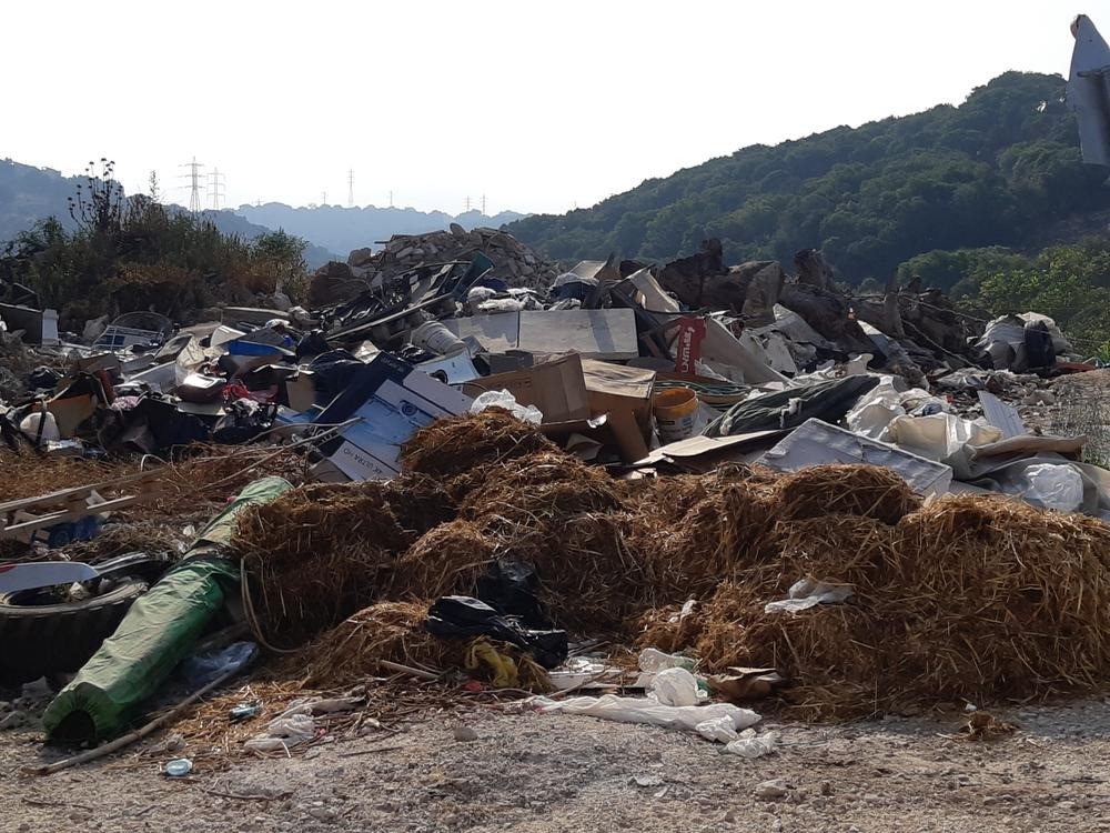 ערמת פסולת בשטח