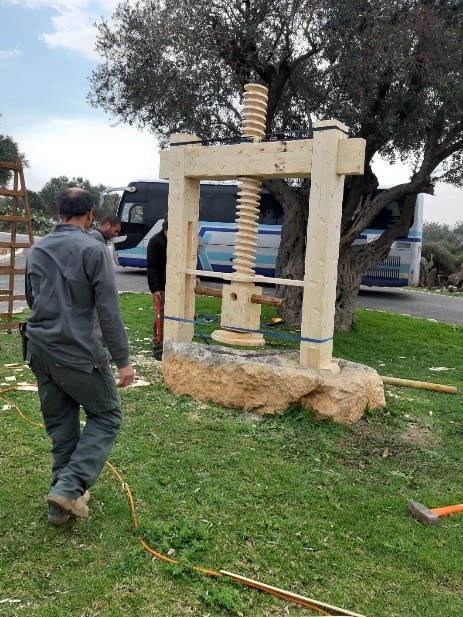מתקן סחיטה להפקת שמן זית בשיטת הבורג