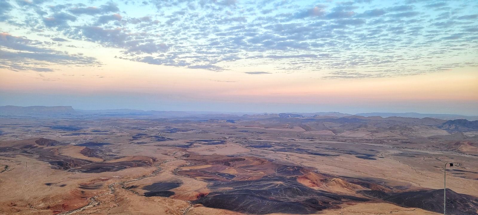 מכתש רמון . צילום יניב כהן רשות הטבע והגנים