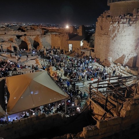 קריאת מגילת איכה בגן הלאומי הרודיון צילום: סלבה וורצו׳ק רשות הטבע והגנים. באדיבות אדיבות משטרת ישראל אלי פואר